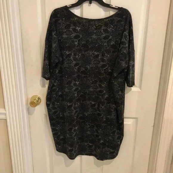 Lularoe women’s Top - Picture 3 of 3
